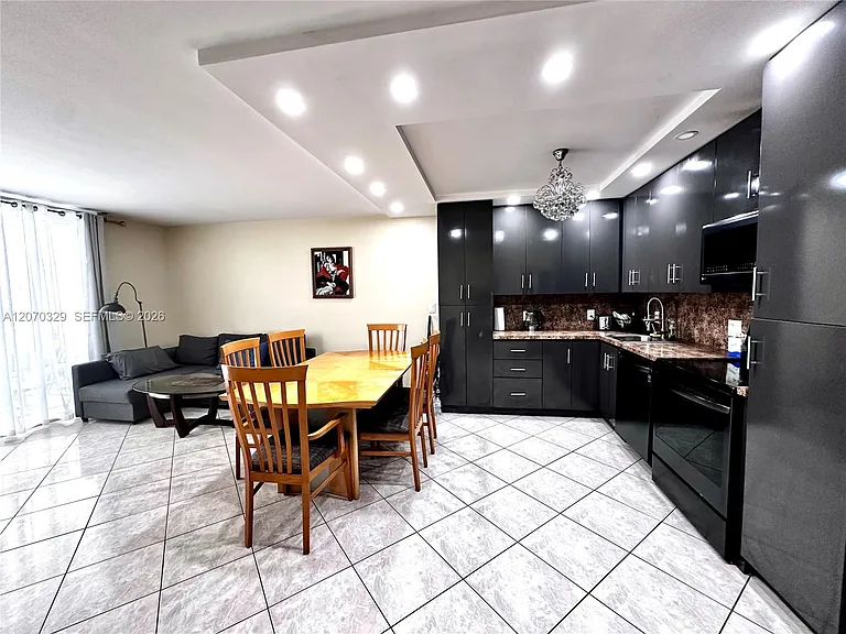 1817 S Ocean Dr #823 — Photo 4