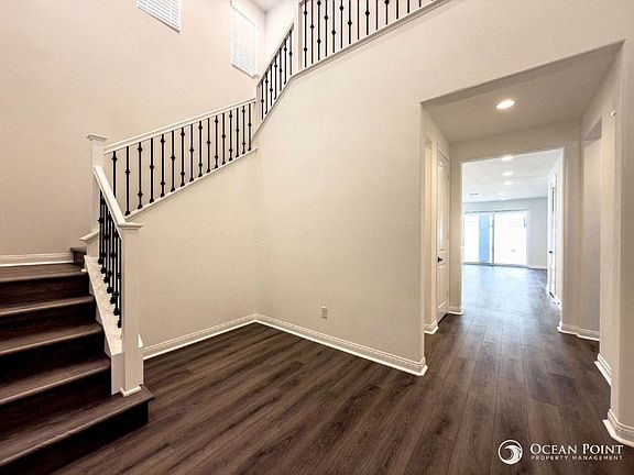 2nd image of 405 Wisteria St