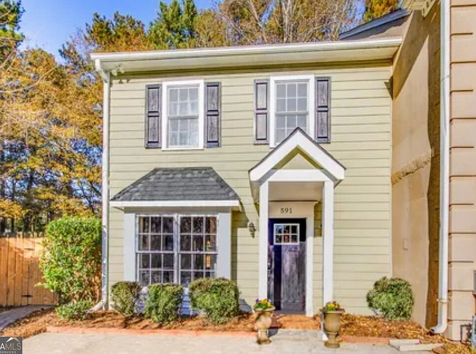 1st image of 591 Saint James Walk SE