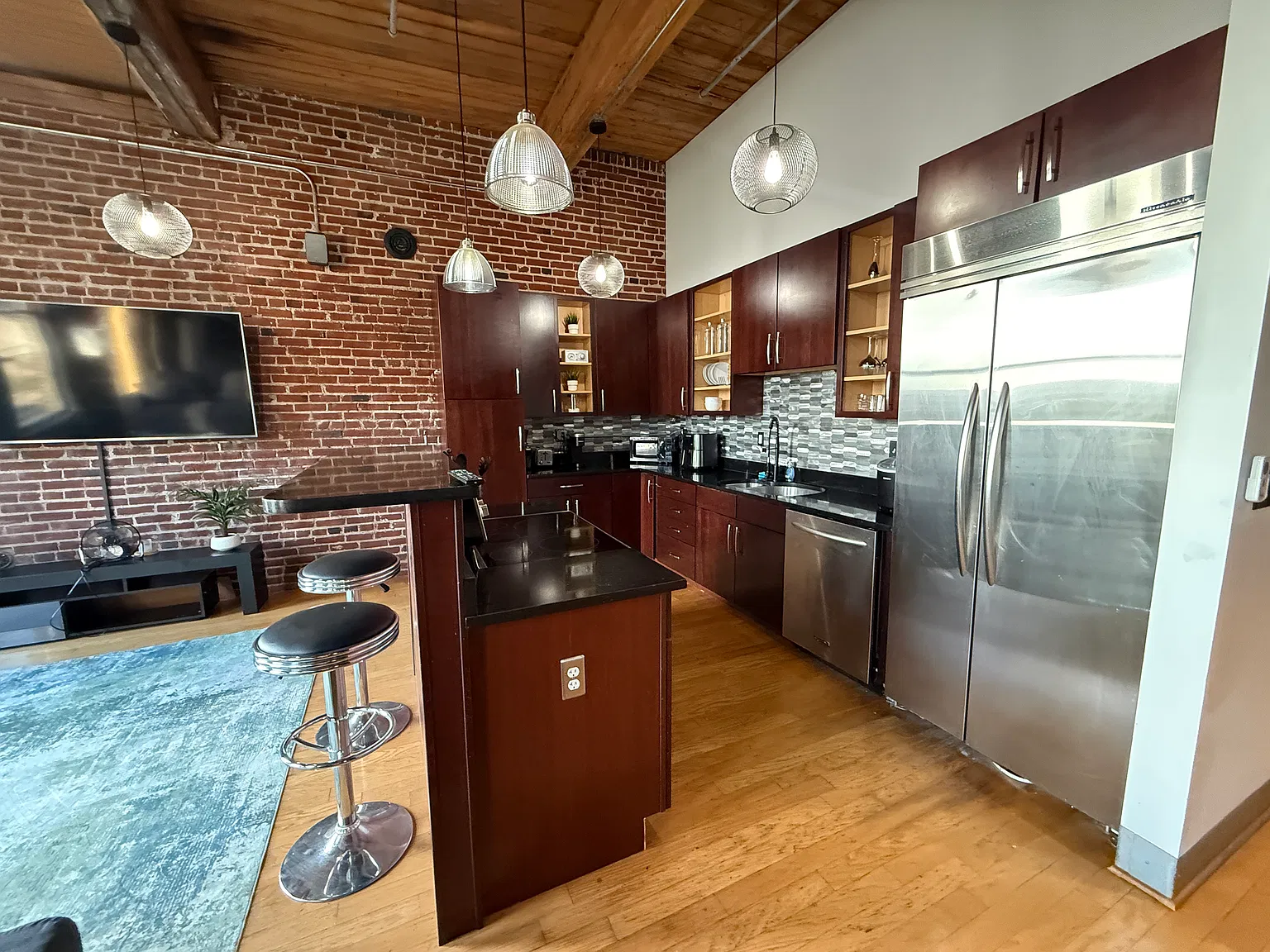 2 bed, 1952 sqft, $2,595 — Photo 2