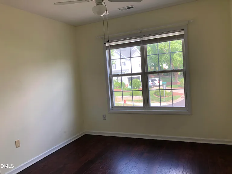 814 Bristol Blue St — Photo 20
