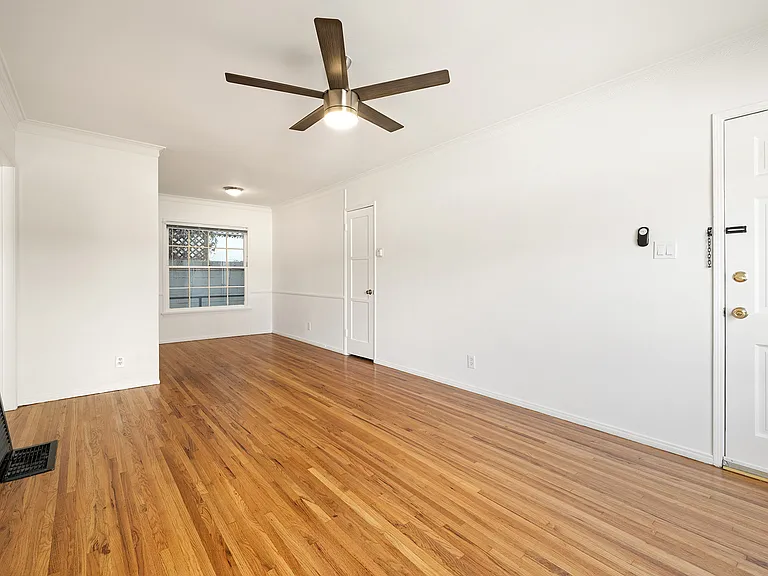 10820-10822 Bloomfield St #2 — Photo 3
