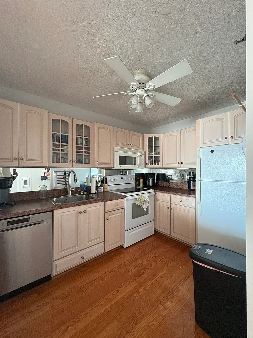 1 bed, 650 sqft, $2,400 — Photo 3