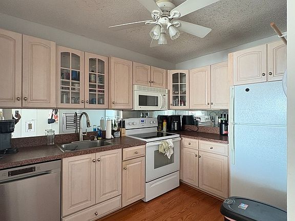 3rd image of 111 W Maple St APT 1508