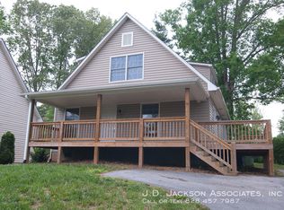 32 Iris St, Asheville, NC 28803
