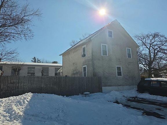 3rd image of 105 Middle Rd