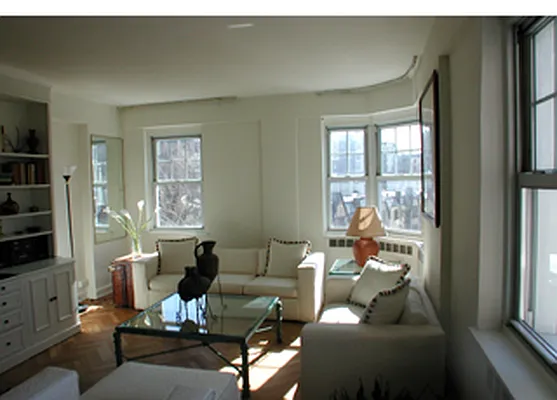 Sold by Simone Song Properties, LLC | media 25