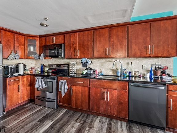 5th image of 60 Parkway Dr
