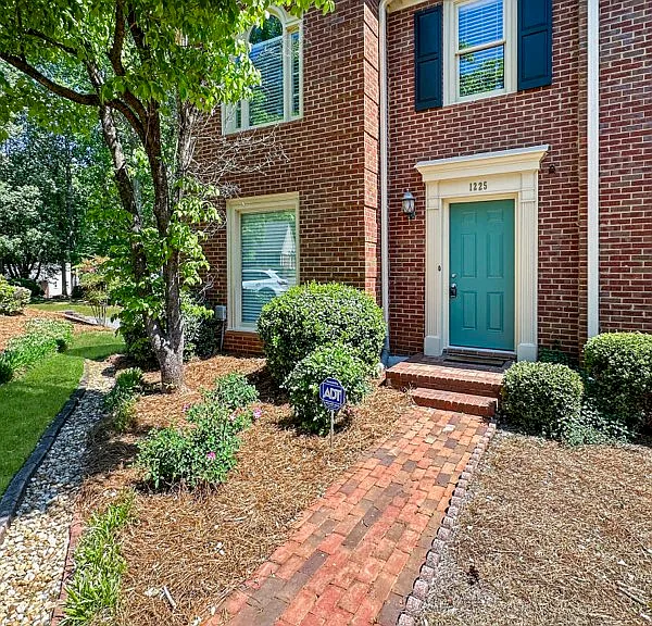 1225 Whitlock Ridge Dr SW — Photo 1