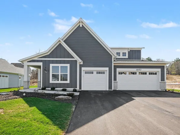 4692 Knapp Bluff Dr NE, Grand Rapids, MI 49525