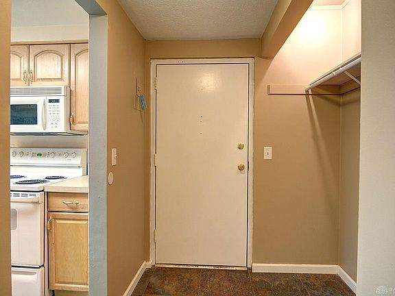 2nd image of 1008 Lookout Trl APT C