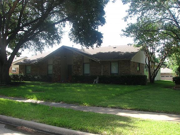 3rd image of 1904 Columbia Dr