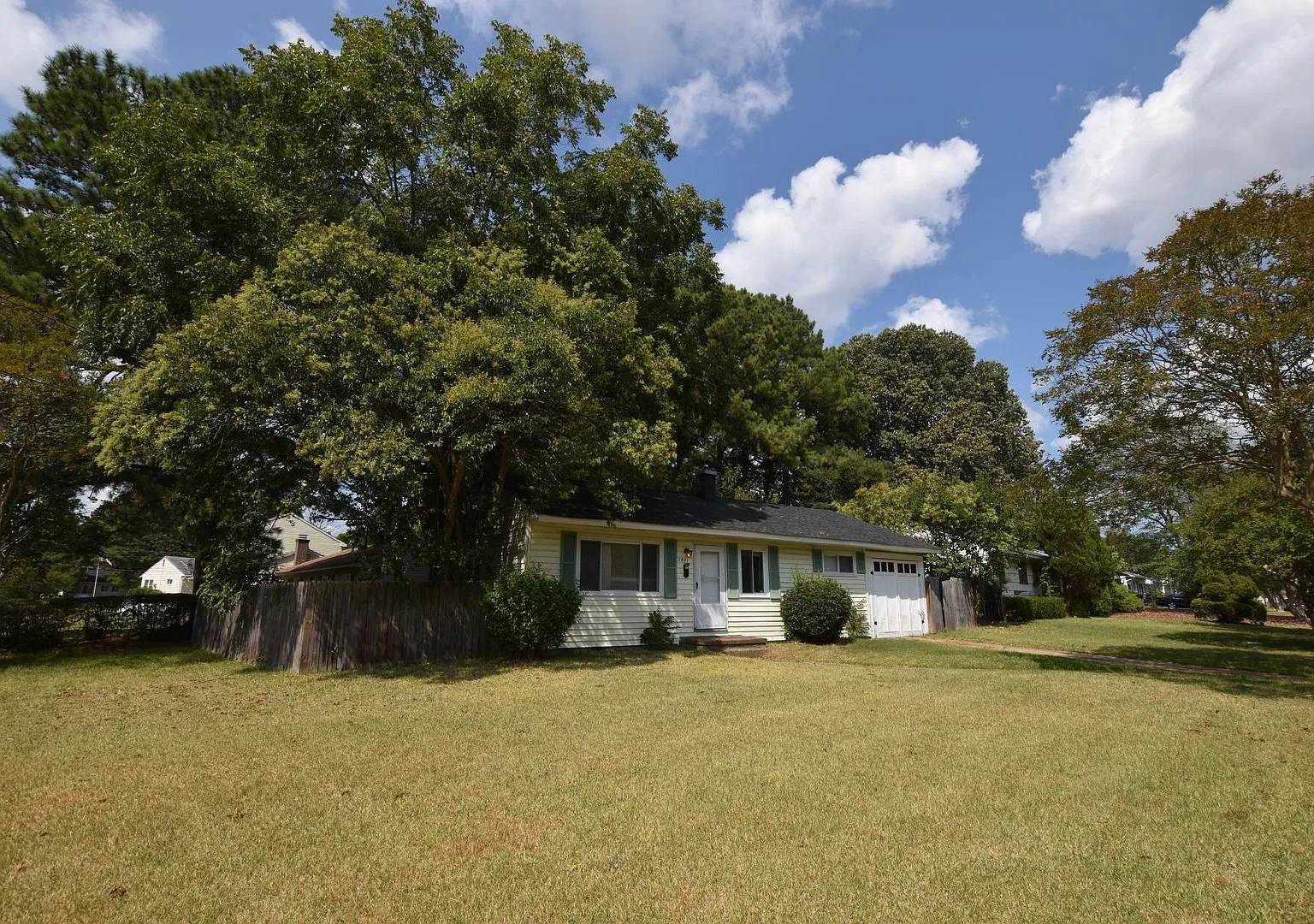1401 River Oaks Drive — Photo 3