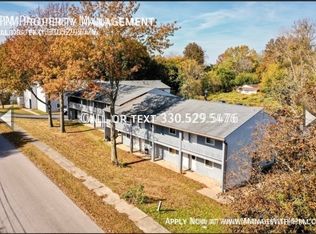 82 1st St SE #2, Barberton, OH 44203