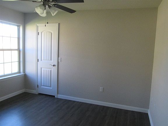 3rd image of 136 Ross Rd