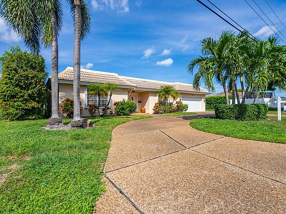 4th image of 4471 NE 25TH Avenue