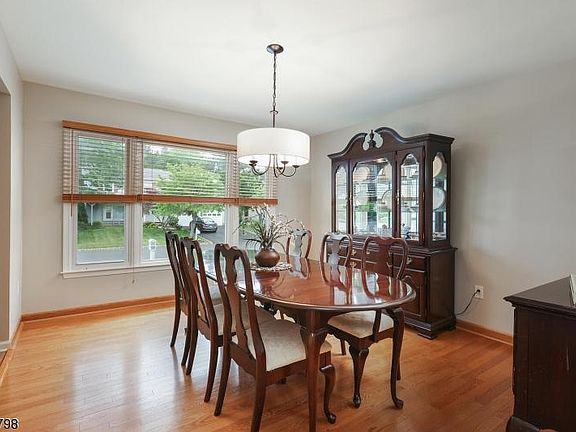 4th image of 211 Bywater Way