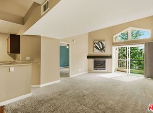 5545 Canoga Ave APT 301, Woodland Hills, CA 91367