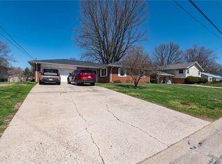 306 Camelot Dr, Collinsville, IL 62234