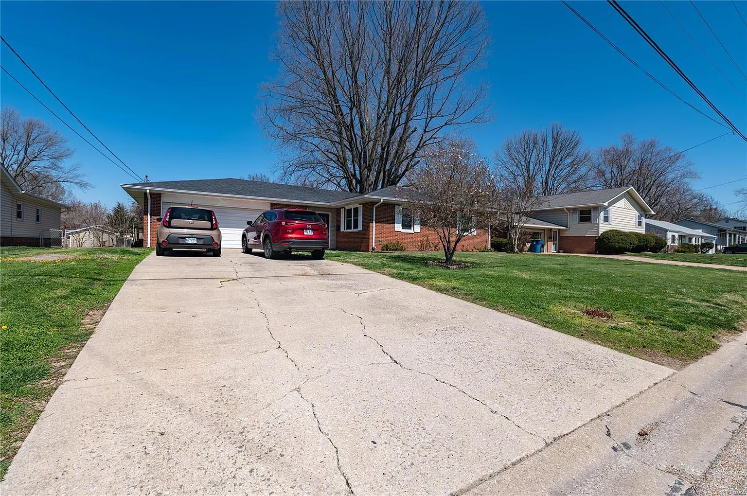 306 Camelot Dr photo 1
