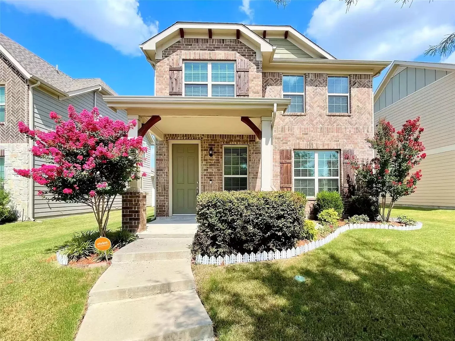 3 bed, 2000 sqft, $1,999 — Photo 1