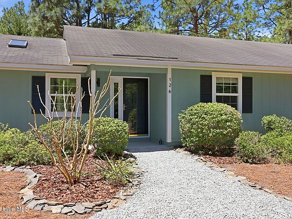 3rd image of 126 Edgewater Drive
