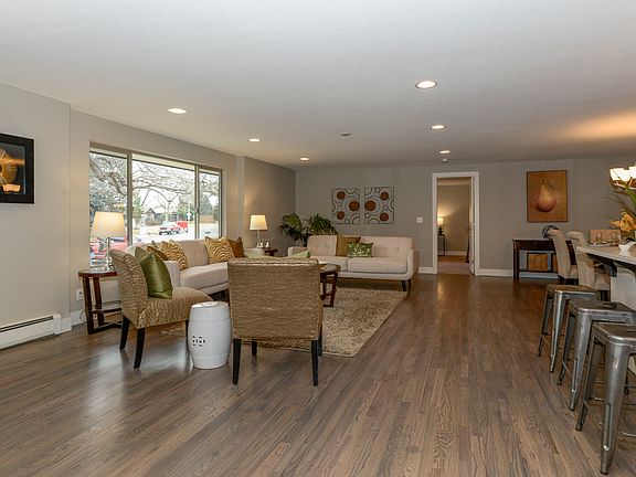 4th image of 2398 Ward Dr