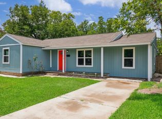 210 Laurel St, Lake Jackson, TX 77566