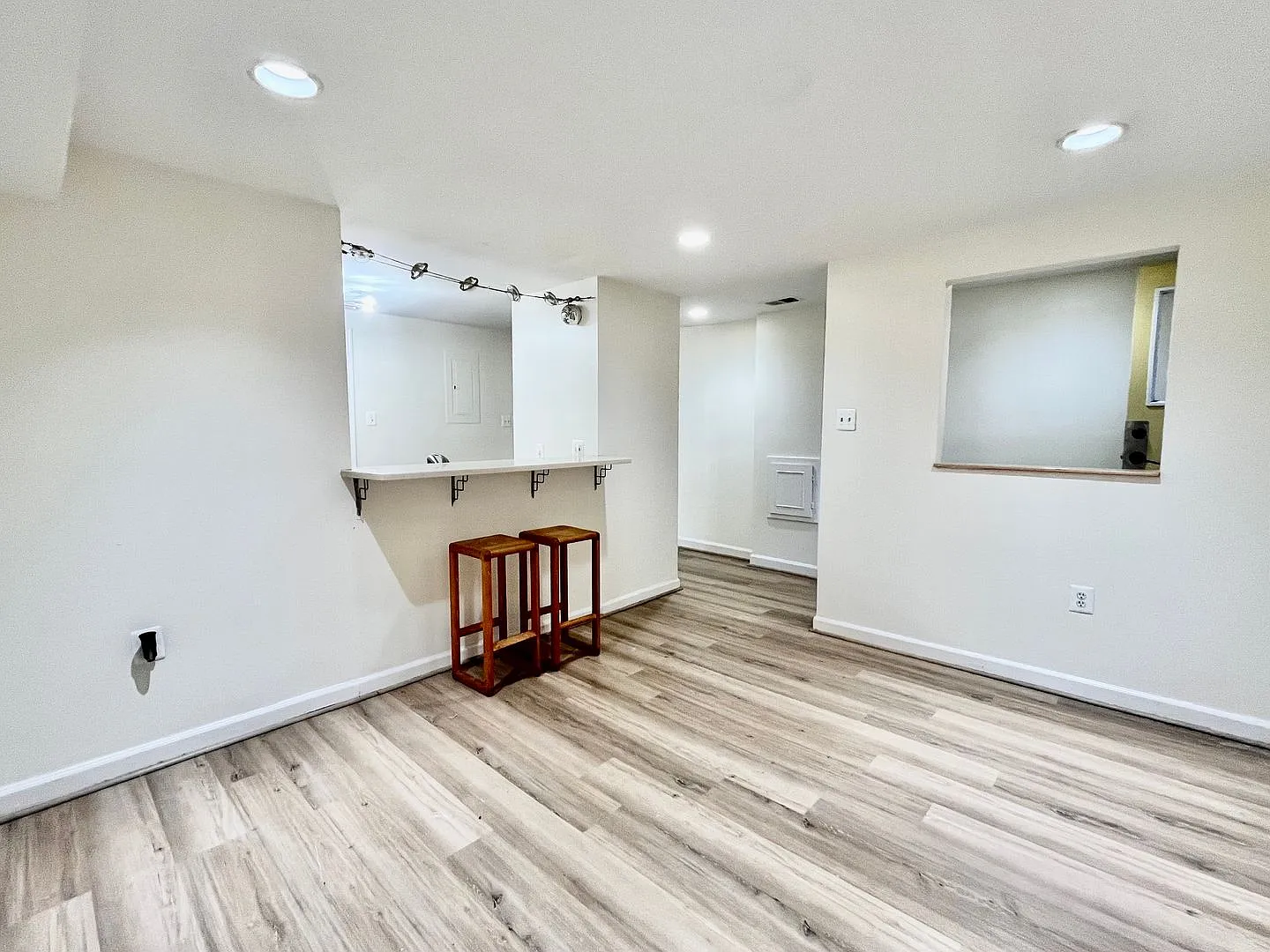 Columbia Heights| 900 sqft 2bd, 1bth|Townhouse English Bsmt Apt| Shared Back Patio — Photo 2