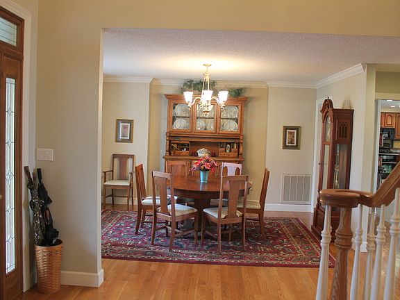 4th image of 916 S Briarcliff Cir