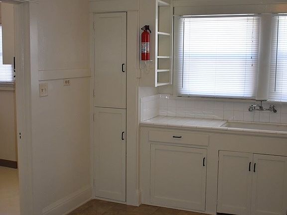 5th image of 1009 N Stockton St
