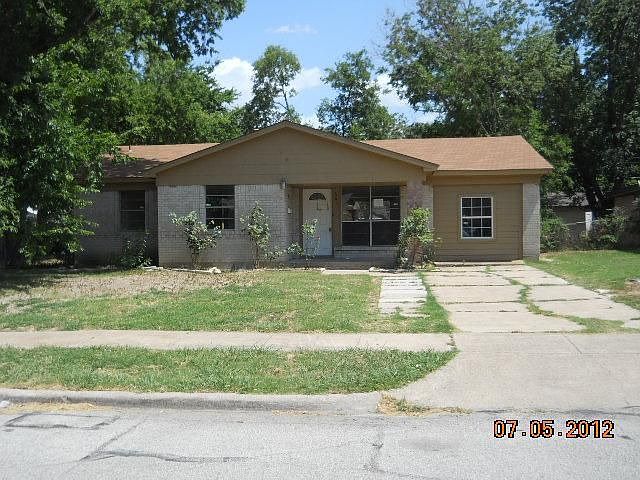 1st image of 605 Blueberry Ln