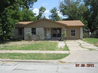 605 Blueberry Ln, Grand Prairie, TX 75052