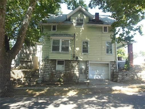 4th image of 400 N Oakley Ave