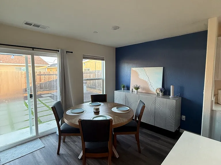 733 Veronica Ct — Photo 14
