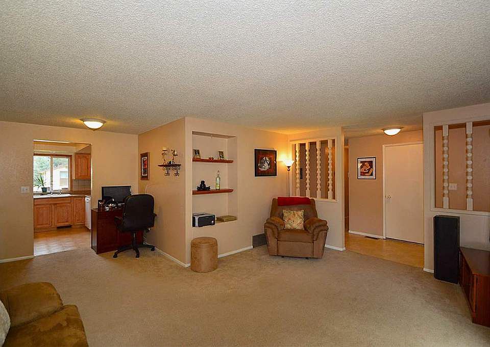 1st image of 907 E Parkhill Dr