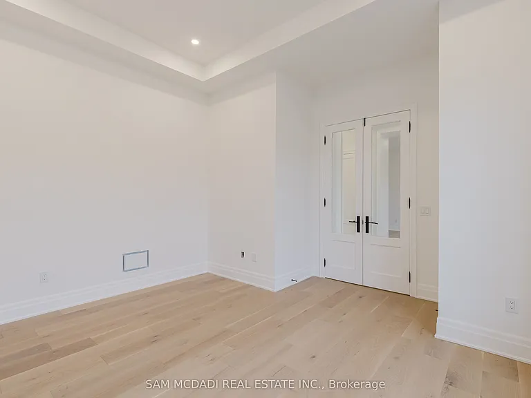 243 Prince George Cres — Photo 6