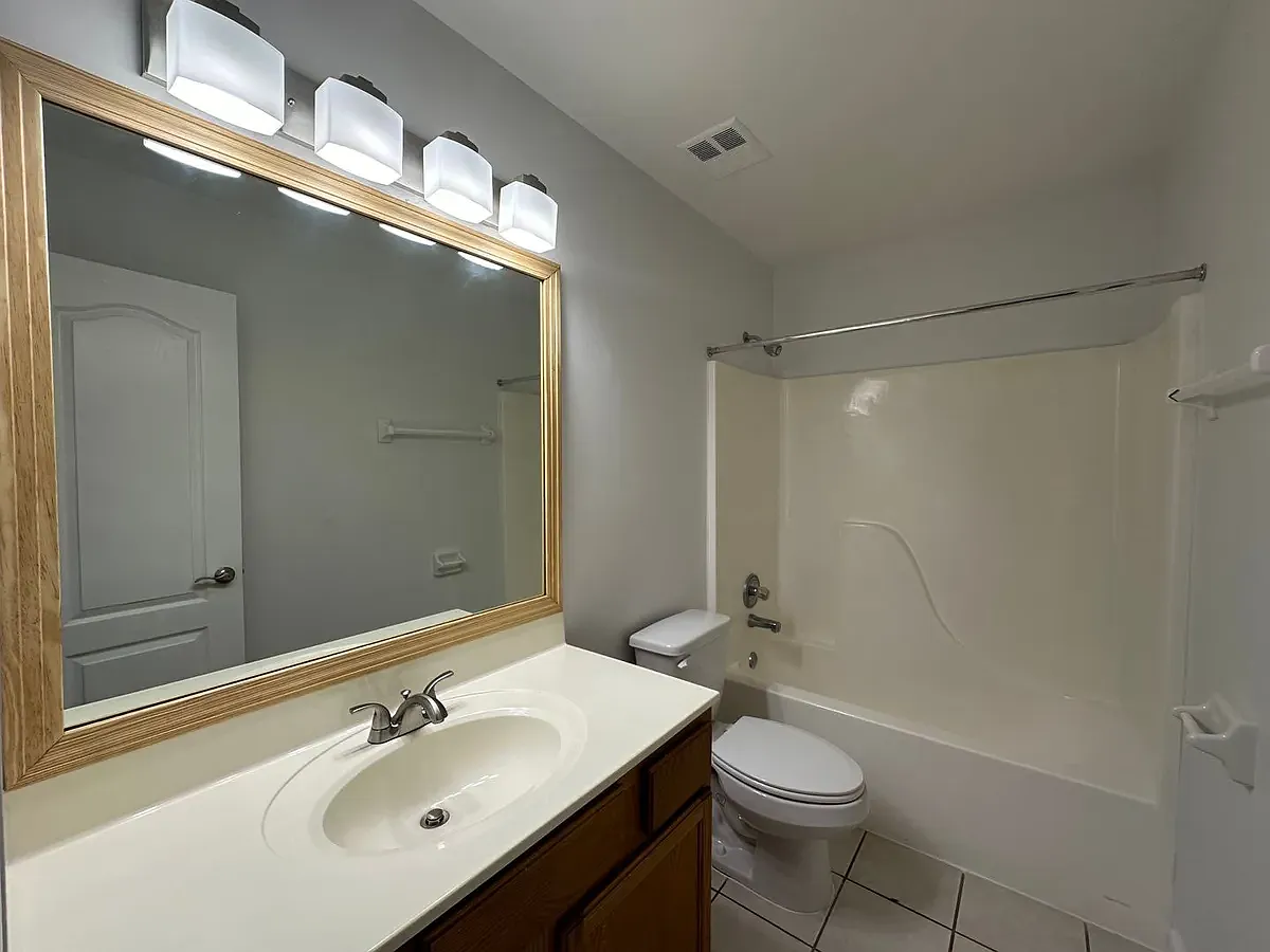 Fountain Square Apartments — Photo 4