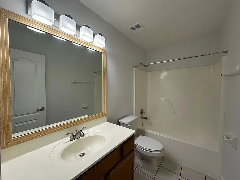 Fountain Square Apartments — Photo 4
