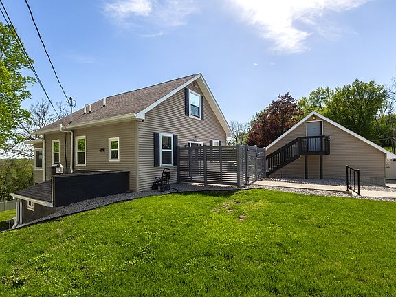 3rd image of 3331 Hobson Ave