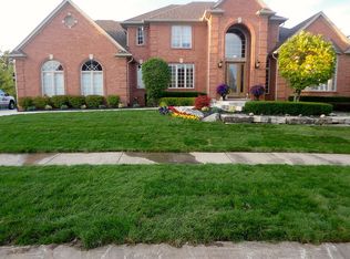 2653 Hawthorne Dr N, Shelby Township, MI 48316