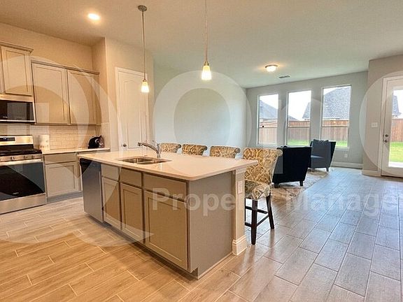 3rd image of 821 Wishart Ct