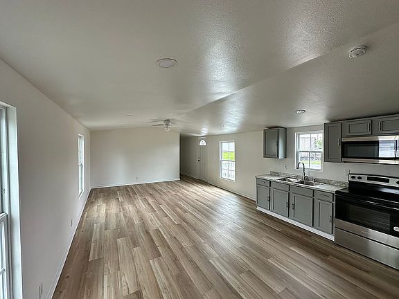Living Room/Kitchen
