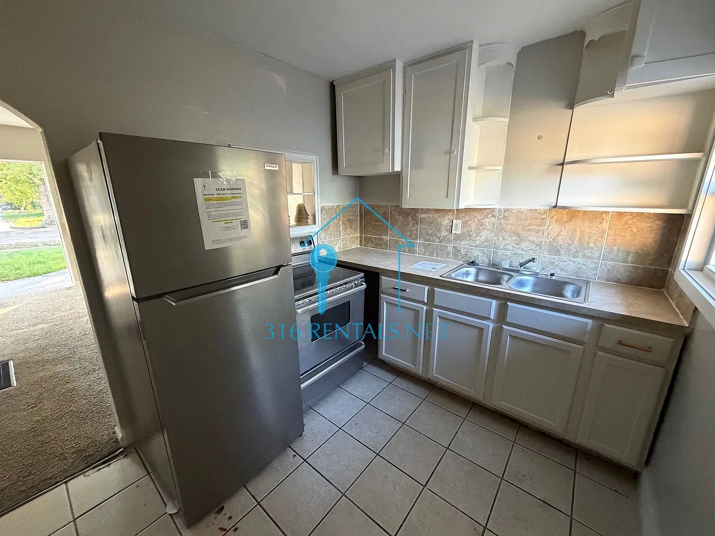 $850- 2 bedroom / 1 bathroom - Duplex — Photo 1