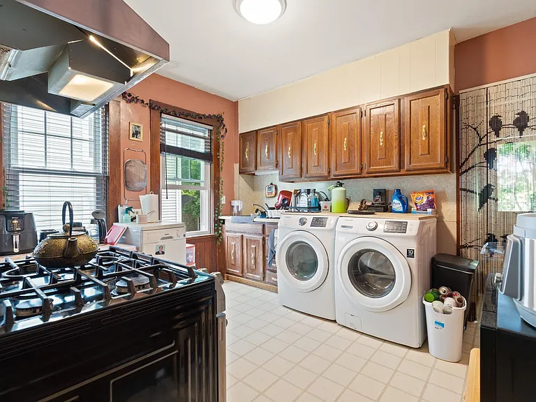 214 Maplewood St #212 — Photo 10