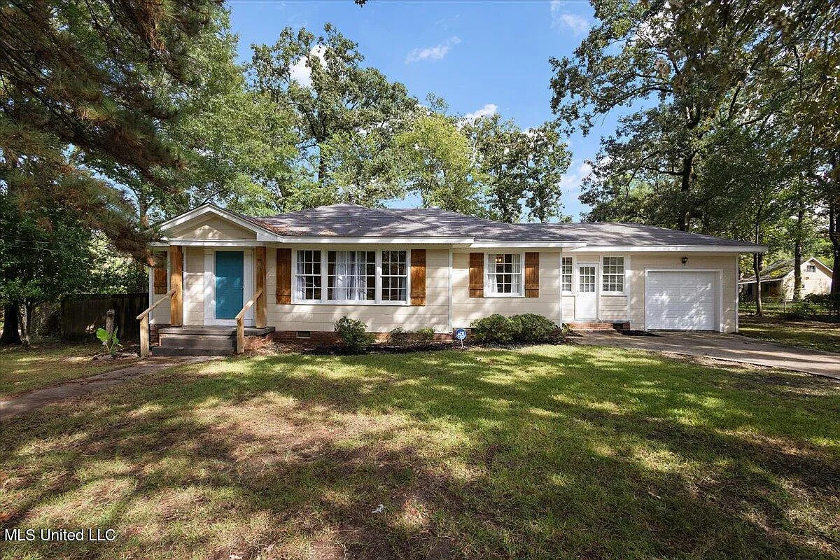 809 Oakwood Dr photo 1