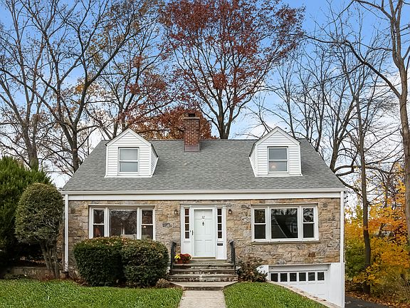 3rd image of 32 Bentay Dr