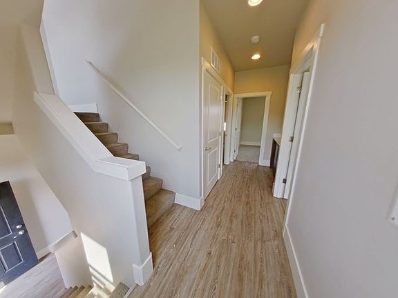 4th image of 335 NW 25th St #103
