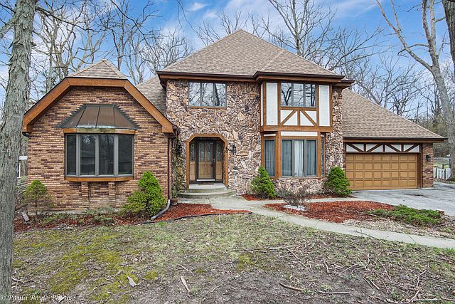 1st image of 40 Woodland Gln