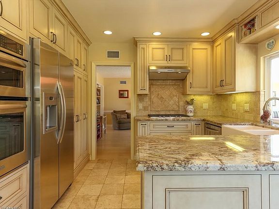 3rd image of 155 Thames St